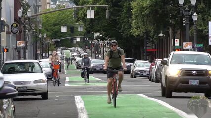 Topless Hottie Shows Big Natural Tits